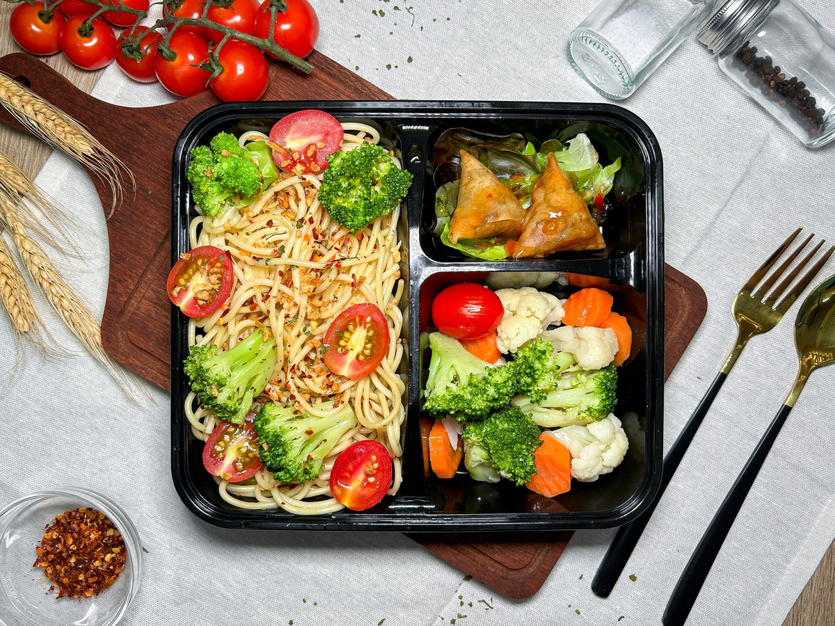 蒜香辣椒西蘭花意大利粉配雜菜咖喱角(素)| 便當飯盒到會(每款最少4盒起)