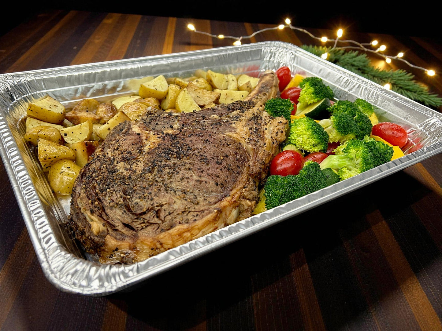 🎄聖誕限定重量級斧頭扒配濃香黑椒汁,約1-1.2KG金黃焦香斧頭扒淋濃郁黑椒醬汁,juicy 嫩滑熱騰騰小食,適合冬季分享。