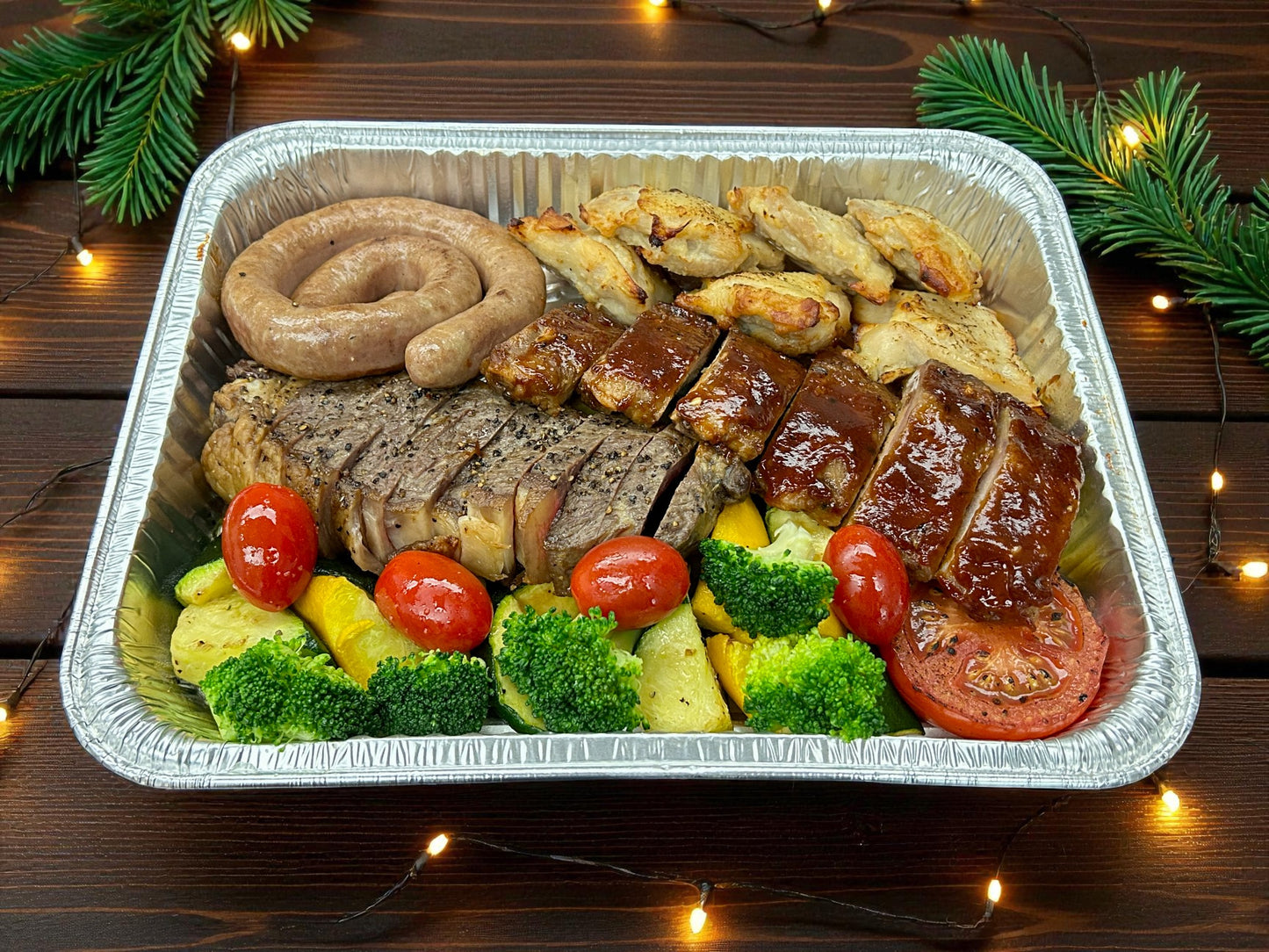 聖誕限定!節日精選大啖肉拼盤(西冷360g・雞扒3件・豬肋骨6支・蛇餅腸1條)– 肉食狂歡盛宴,汁多肉嫩,共享歡樂滋味!