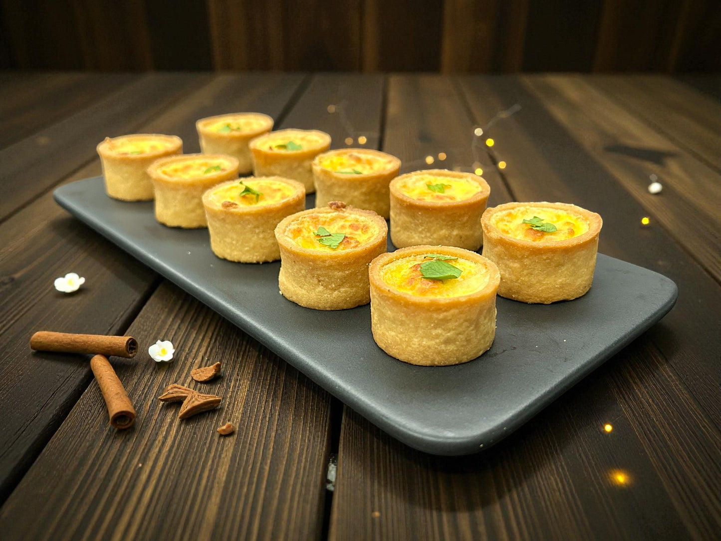 🎄聖誕限定港式五香肉丁迷你蛋批,每盤10件酥脆蛋批配五香肉丁內餡,juicy 香濃熱騰騰小食,適合冬季分享。