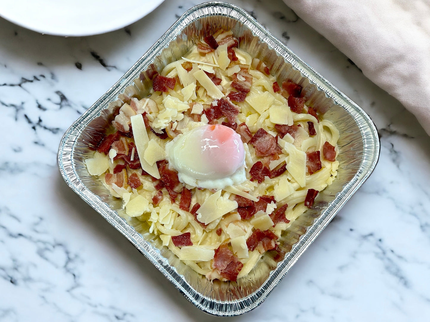 🎄聖誕限定經典溫泉蛋卡邦尼烏冬，約2磅流心溫泉蛋配煙肉卡邦尼醬汁烏冬，juicy 香濃熱騰騰小食，適合冬季分享。