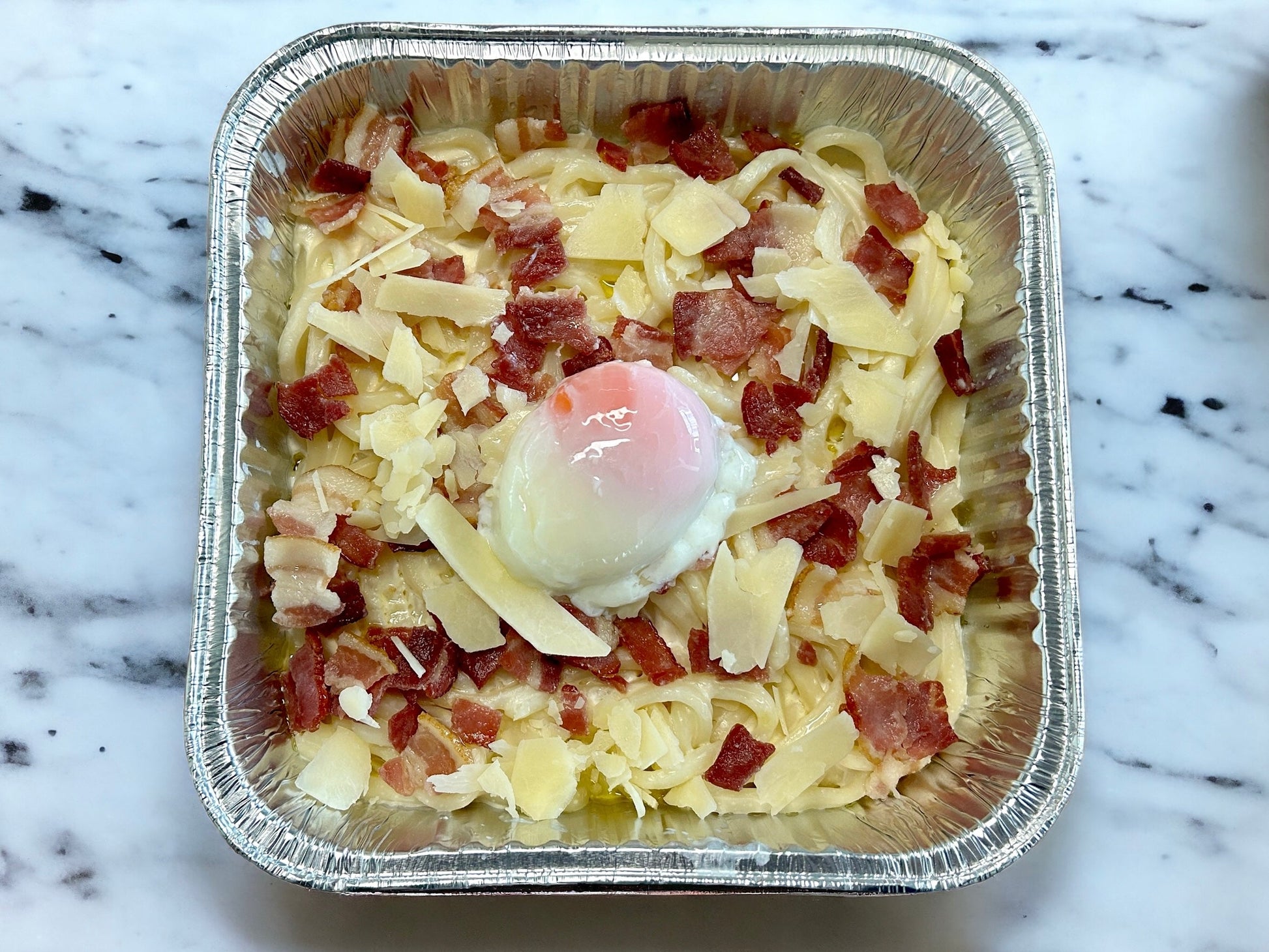 🎄聖誕限定經典溫泉蛋卡邦尼烏冬，約2磅流心溫泉蛋配煙肉卡邦尼醬汁烏冬，juicy 香濃熱騰騰小食，適合冬季分享。