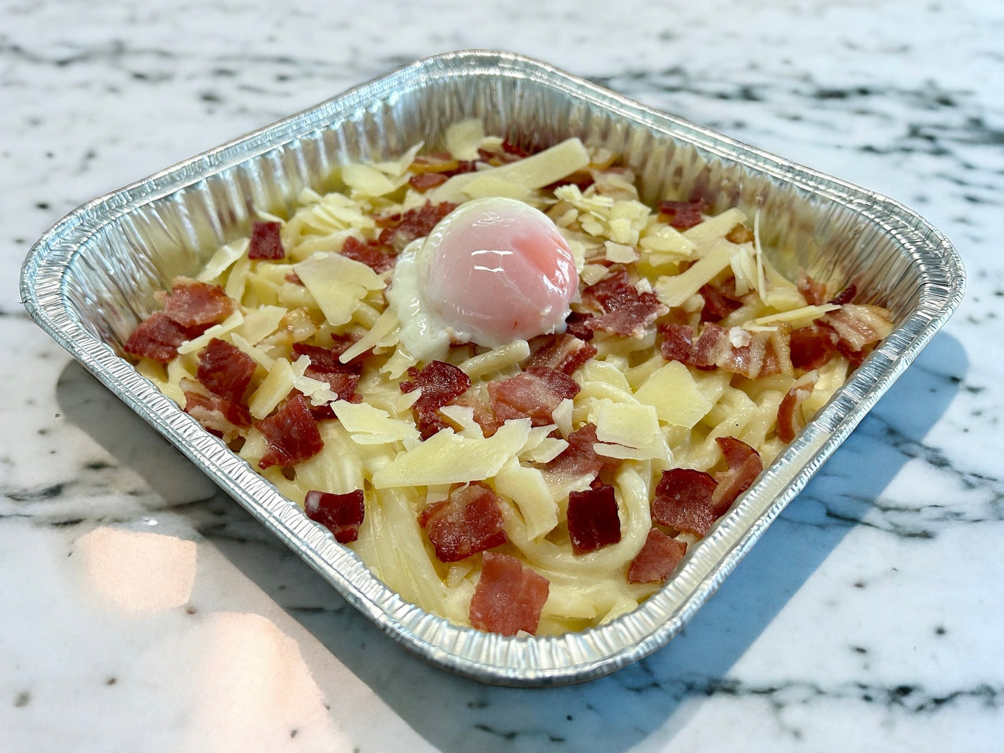 🎄聖誕限定經典溫泉蛋卡邦尼烏冬，約2磅流心溫泉蛋配煙肉卡邦尼醬汁烏冬，juicy 香濃熱騰騰小食，適合冬季分享。