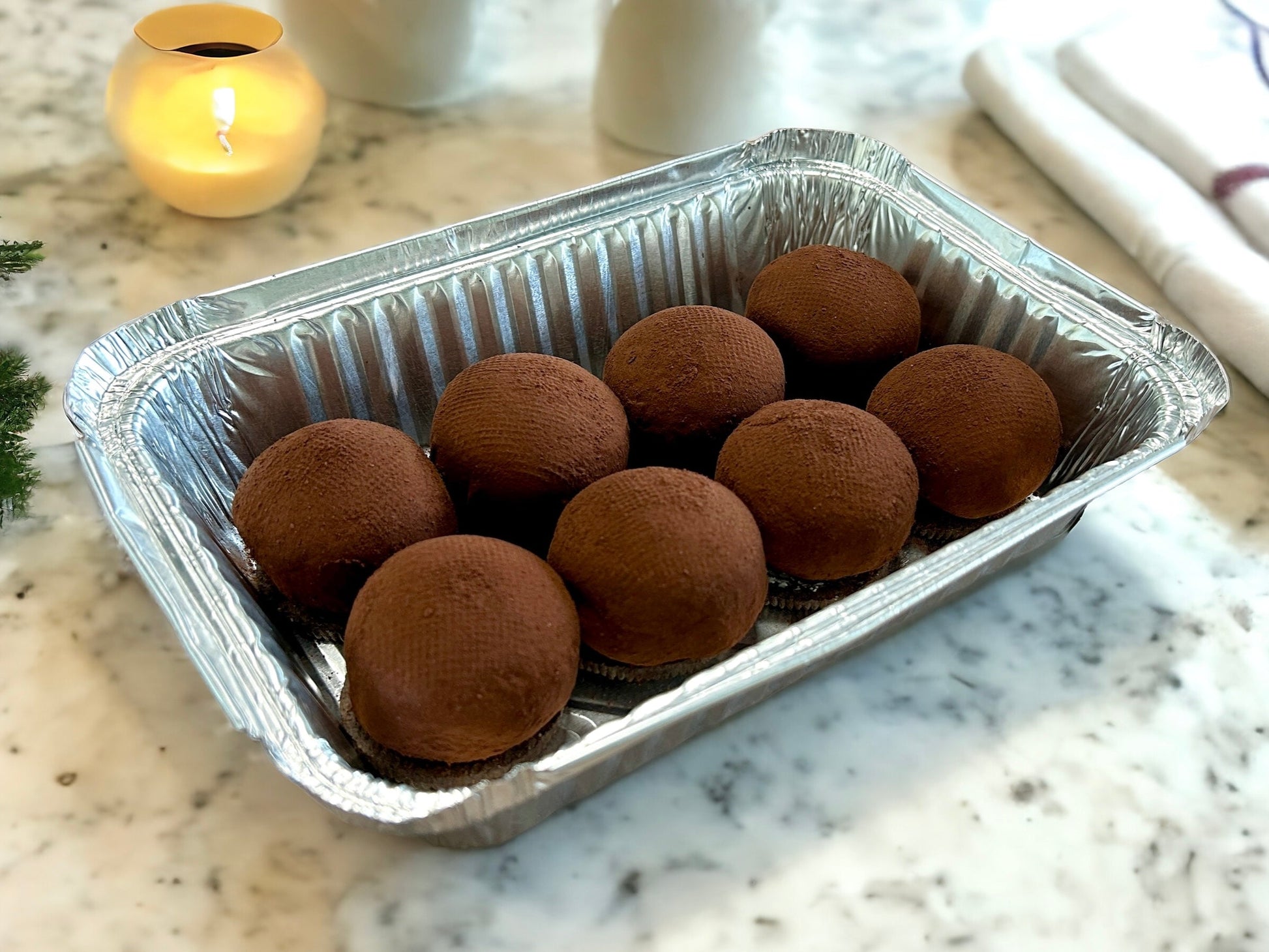 🎄聖誕限定MEGA 朱古力大褔配 OREO 餅底，每盤8件濃郁朱古力大褔配香脆 OREO 餅底，juicy 香濃冰涼甜品，適合冬季分享。