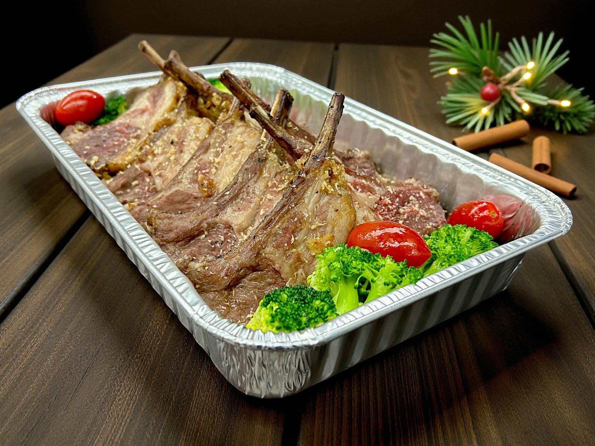 🎄聖誕限定香烤法式寶雲酥羊架配蜜糖芥末，每盤8件金黃酥脆羊架配蜜糖芥末醬汁，juicy 嫩滑熱騰騰小食，適合冬季分享。