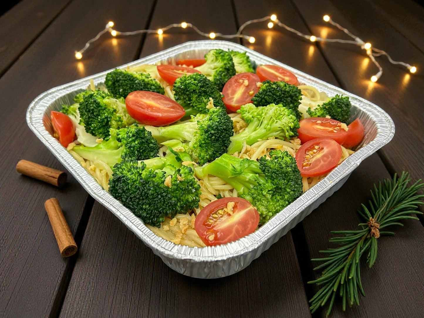 🎄聖誕限定田園西蘭花車厘茄炒意粉（辣），約2磅脆口西蘭花配新鮮車厘茄及辣椒炒意粉，juicy 香辣熱騰騰小食，適合冬季分享。