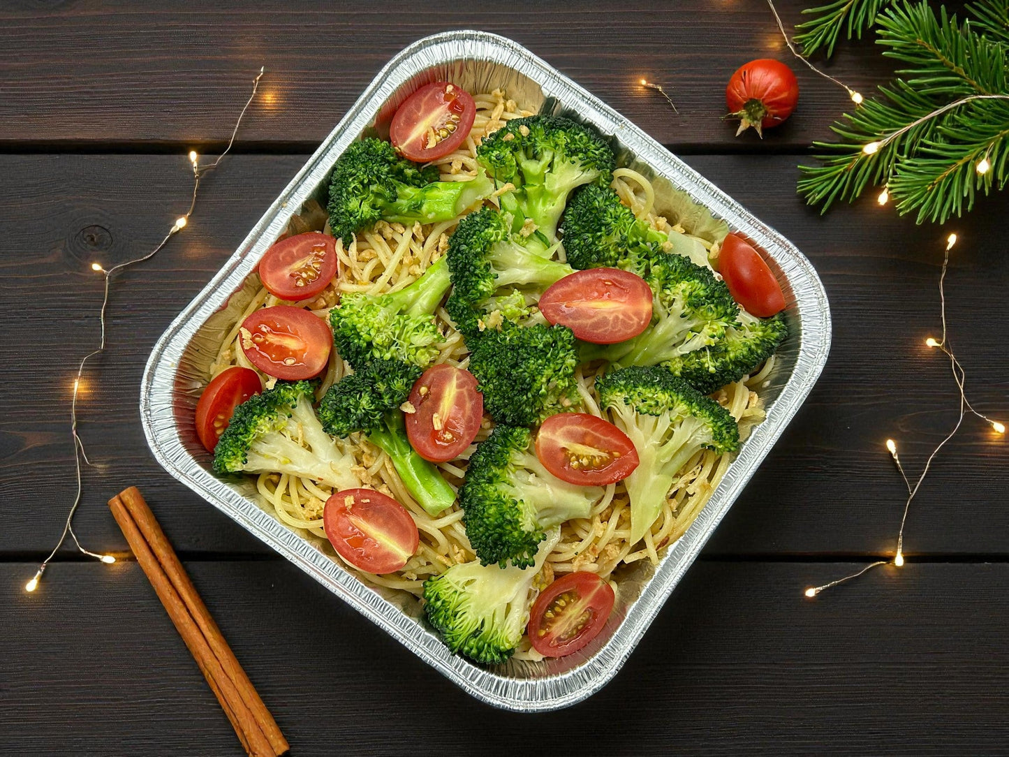 🎄聖誕限定田園西蘭花車厘茄炒意粉（辣），約2磅脆口西蘭花配新鮮車厘茄及辣椒炒意粉，juicy 香辣熱騰騰小食，適合冬季分享。