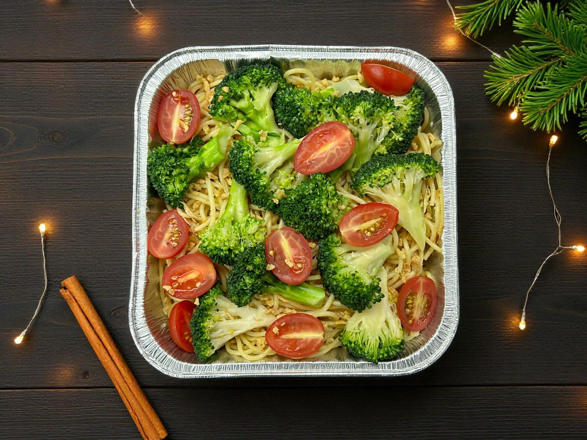 🎄聖誕限定田園西蘭花車厘茄炒意粉（辣），約2磅脆口西蘭花配新鮮車厘茄及辣椒炒意粉，juicy 香辣熱騰騰小食，適合冬季分享。