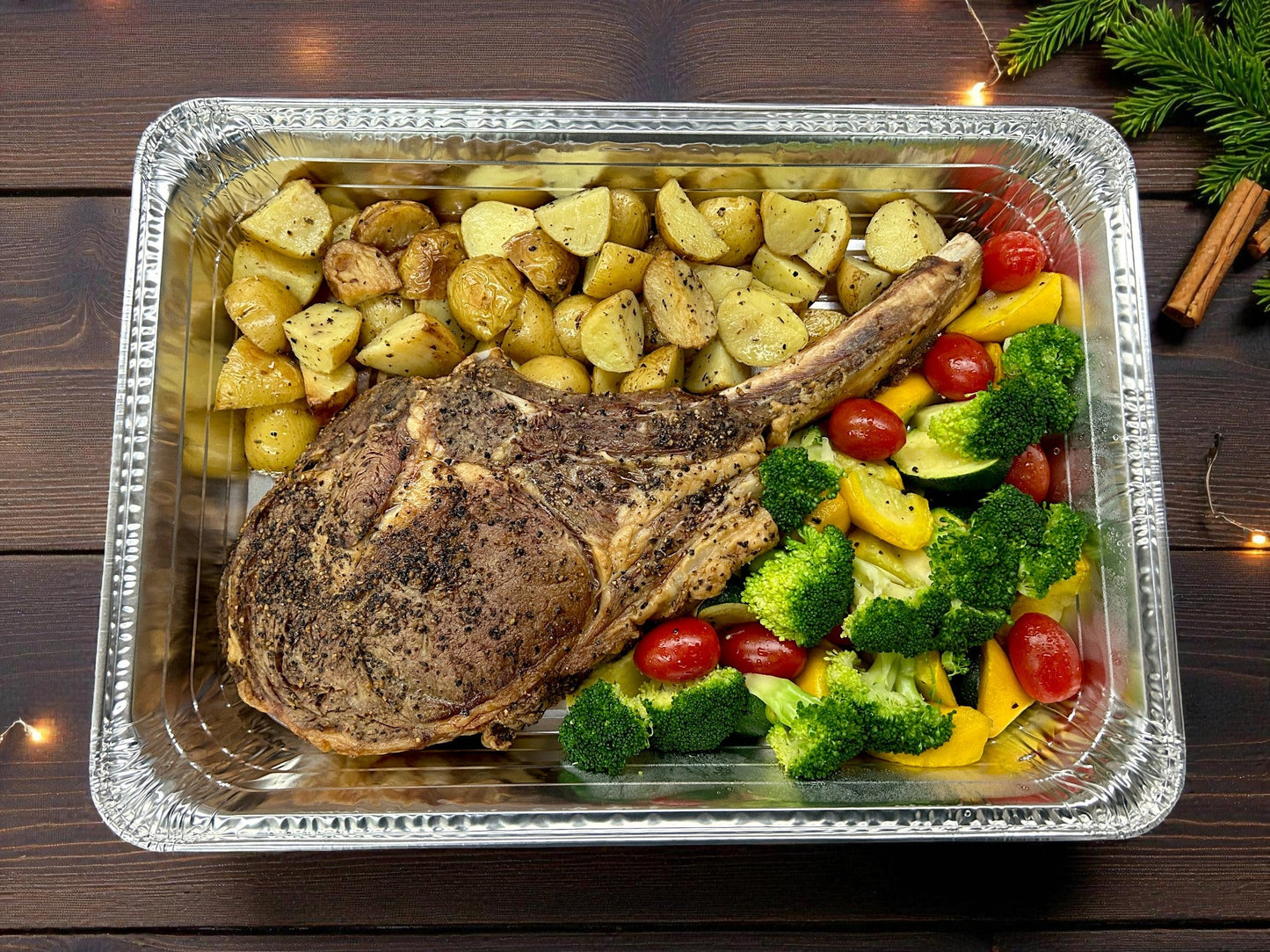 🎄聖誕限定重量級斧頭扒配濃香黑椒汁，約1-1.2KG金黃焦香斧頭扒淋濃郁黑椒醬汁，juicy 嫩滑熱騰騰小食，適合冬季分享。