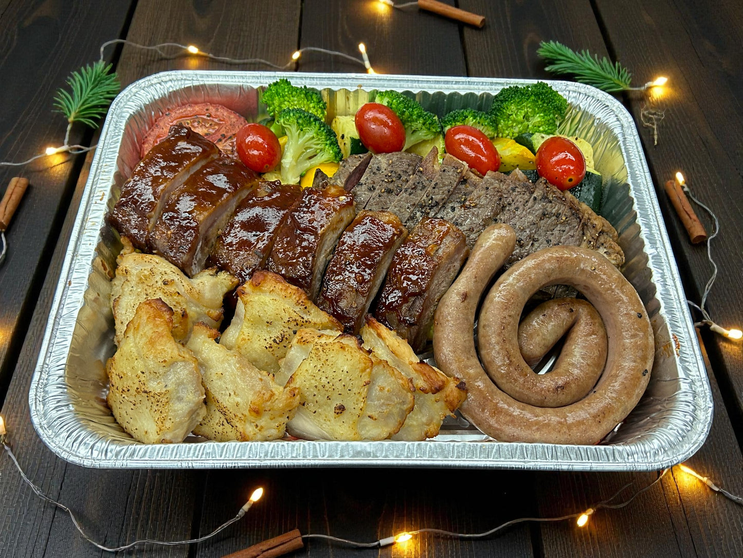 聖誕限定！節日精選大啖肉拼盤（西冷360g・雞扒3件・豬肋骨6支・蛇餅腸1條）– 肉食狂歡盛宴，汁多肉嫩，共享歡樂滋味！