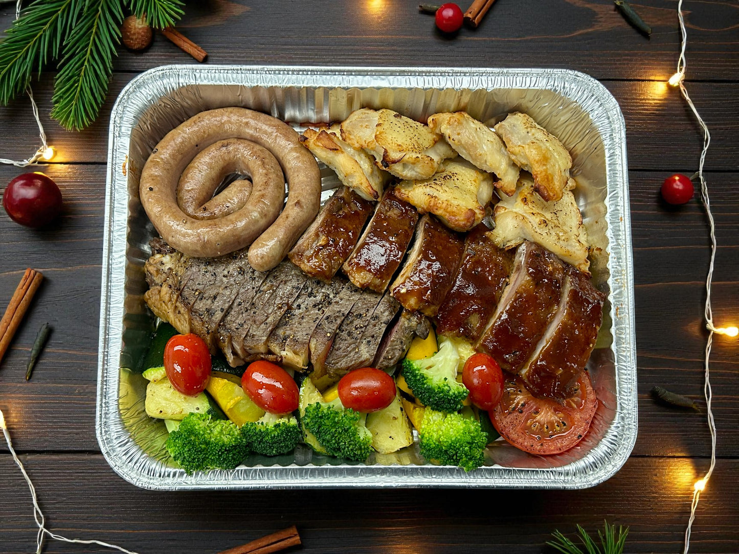 聖誕限定！節日精選大啖肉拼盤（西冷360g・雞扒3件・豬肋骨6支・蛇餅腸1條）– 肉食狂歡盛宴，汁多肉嫩，共享歡樂滋味！