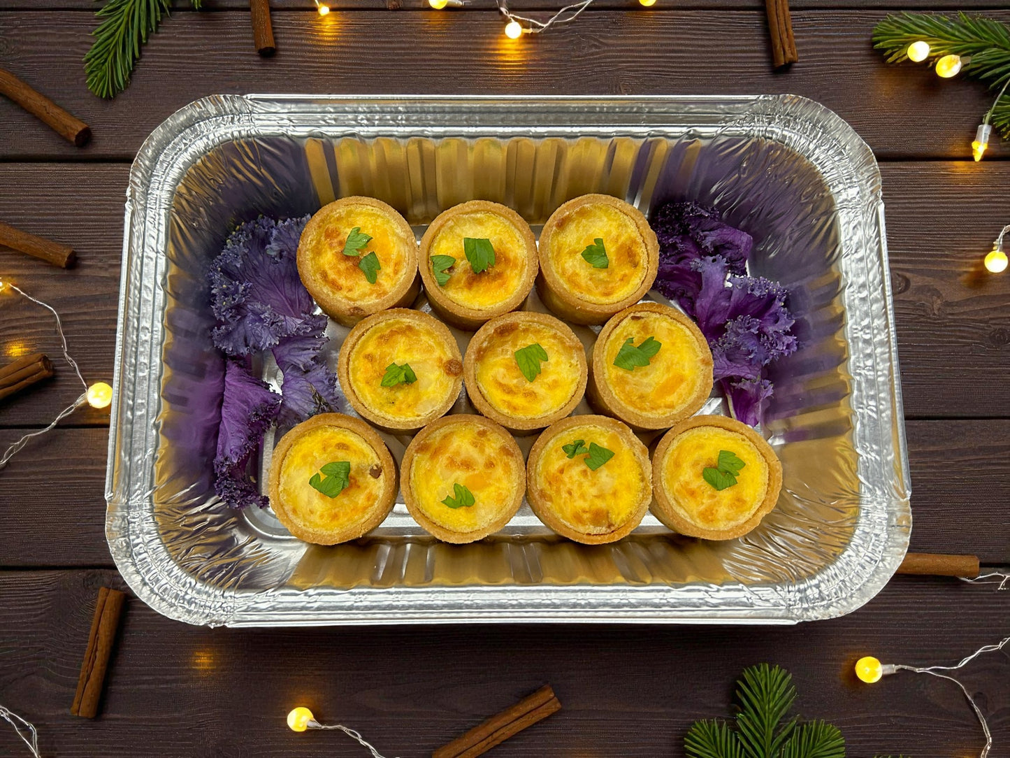 🎄聖誕限定港式五香肉丁迷你蛋批，每盤10件酥脆蛋批配五香肉丁內餡，juicy 香濃熱騰騰小食，適合冬季分享。