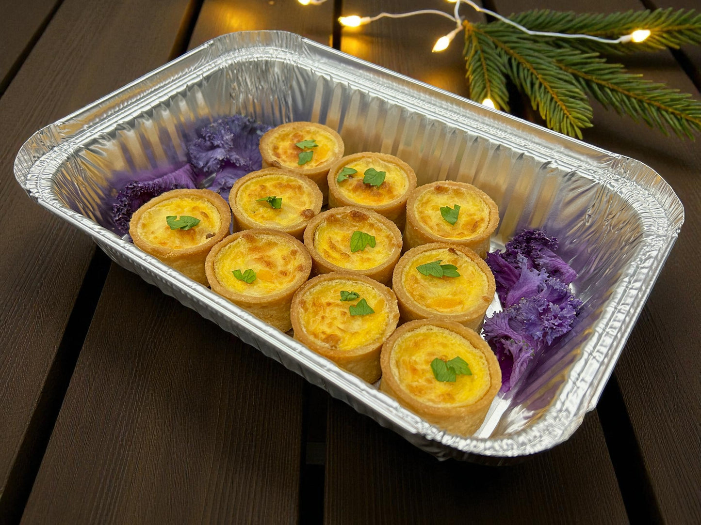 🎄聖誕限定港式五香肉丁迷你蛋批，每盤10件酥脆蛋批配五香肉丁內餡，juicy 香濃熱騰騰小食，適合冬季分享。