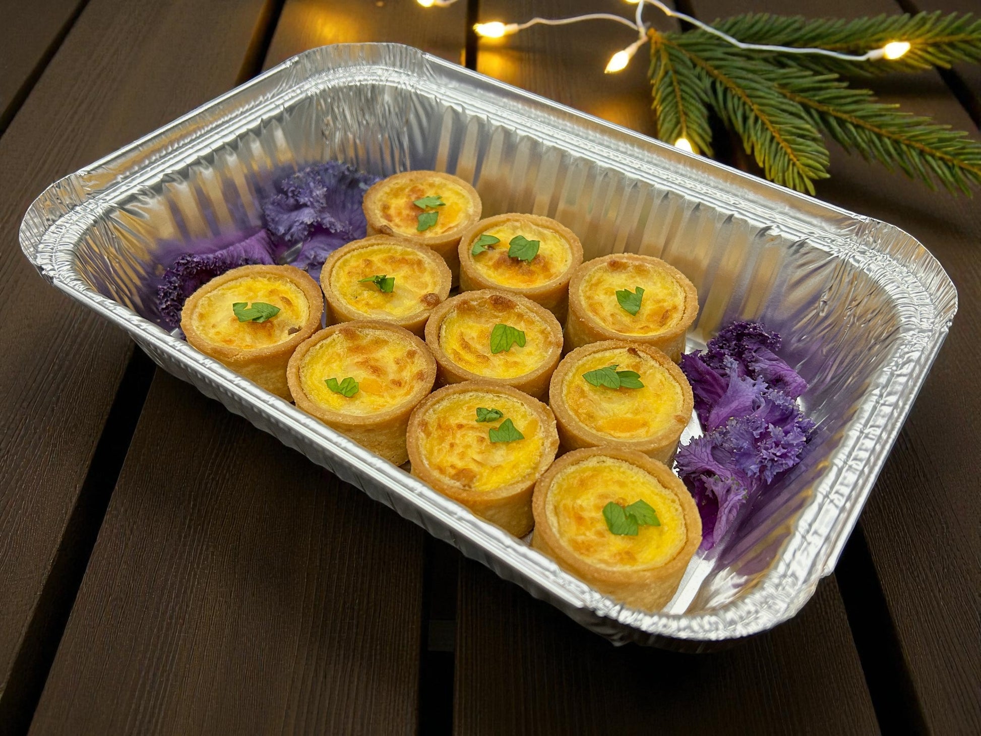 🎄聖誕限定港式五香肉丁迷你蛋批，每盤10件酥脆蛋批配五香肉丁內餡，juicy 香濃熱騰騰小食，適合冬季分享。