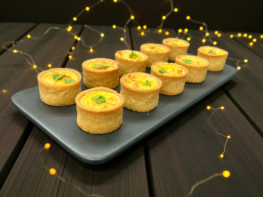 🎄聖誕限定港式五香肉丁迷你蛋批，每盤10件酥脆蛋批配五香肉丁內餡，juicy 香濃熱騰騰小食，適合冬季分享。