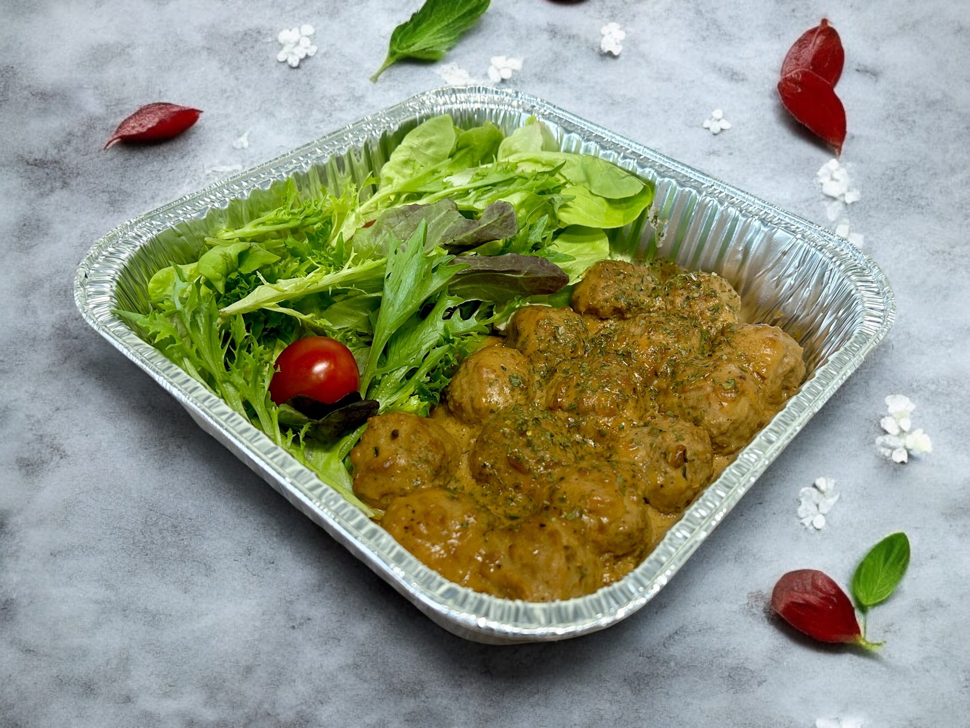 🎄聖誕限定意式肉丸配惹味沙嗲醬（牛&豬），每盤14粒嫩滑牛豬肉丸淋香辣沙嗲醬汁，juicy 多汁熱騰騰小食，適合冬季分享。