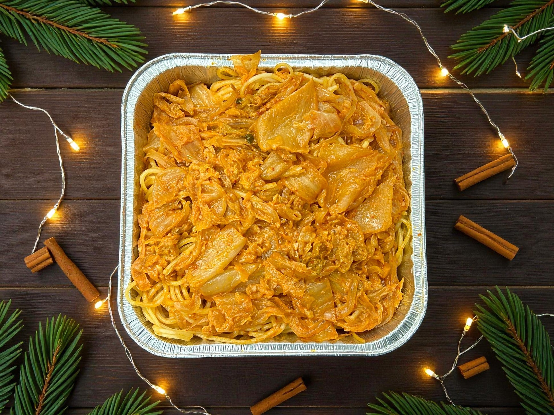 🎄聖誕限定韓風泡菜忌廉豚腩意粉（微辣），約2磅嫩滑豚腩配泡菜忌廉醬汁意粉，juicy 微辣香濃熱騰騰小食，適合冬季分享。