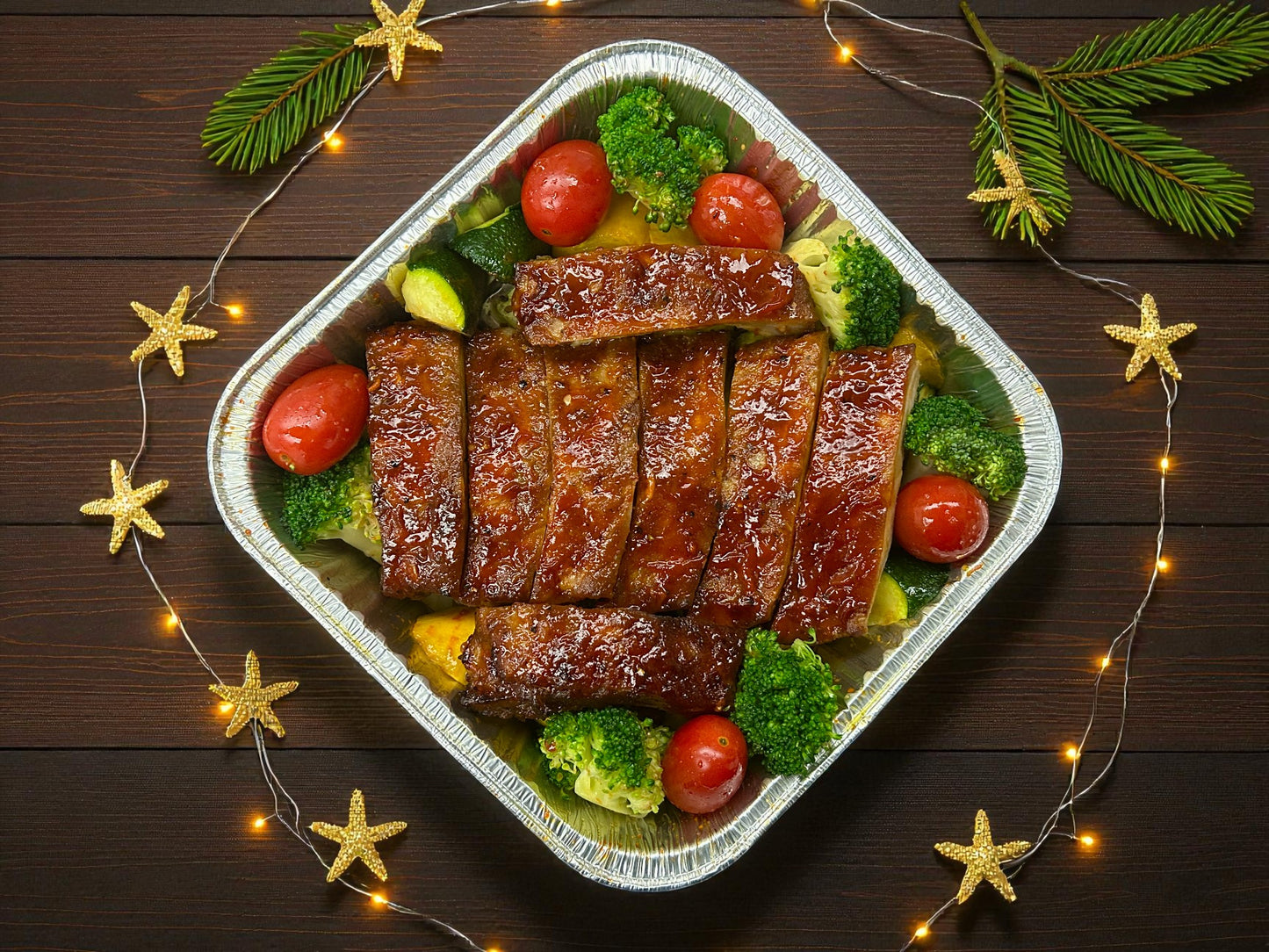 🎄聖誕限定韓風濃醬炙燒豬肋骨（微辣），每盤8件金黃炙燒豬肋骨淋濃郁韓式微辣醬汁，juicy 嫩滑熱騰騰小食，適合冬季分享。