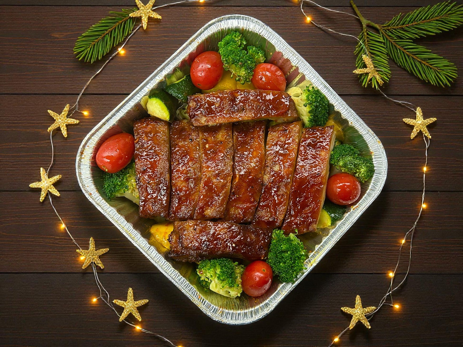 🎄聖誕限定韓風濃醬炙燒豬肋骨（微辣），每盤8件金黃炙燒豬肋骨淋濃郁韓式微辣醬汁，juicy 嫩滑熱騰騰小食，適合冬季分享。