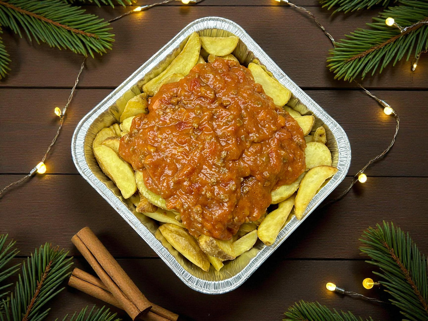 🎄聖誕限定香烤薯角配愛爾蘭肉醬，約2磅金黃脆皮薯角淋香濃肉醬及香草點綴，juicy 熱騰騰滿足小食，適合冬季分享。