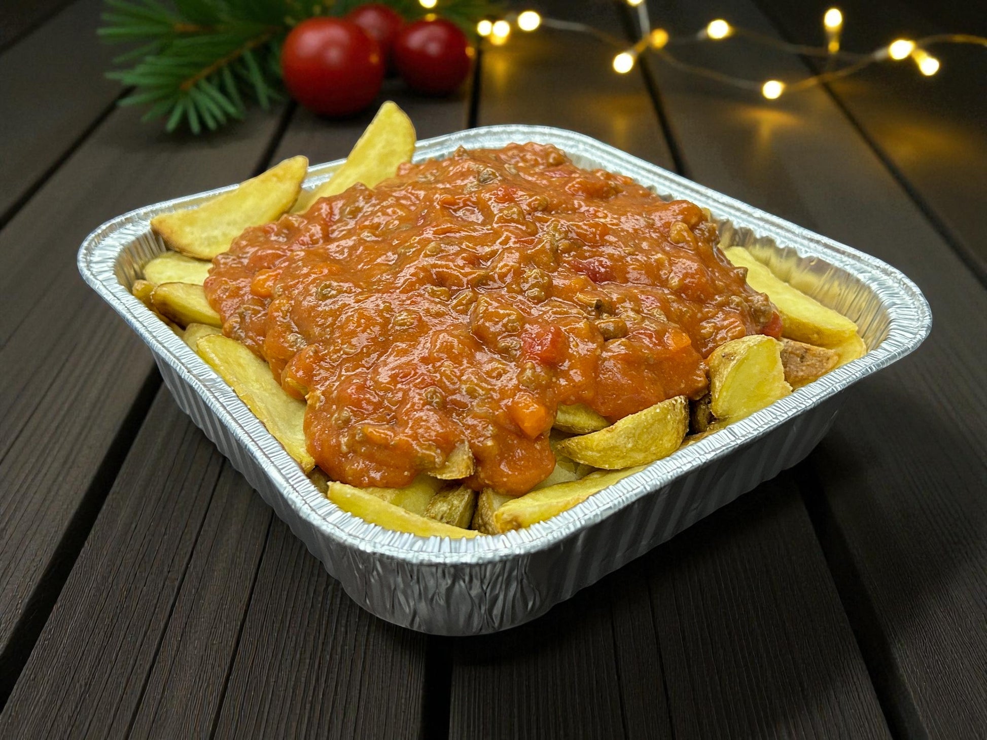 🎄聖誕限定香烤薯角配愛爾蘭肉醬，約2磅金黃脆皮薯角淋香濃肉醬及香草點綴，juicy 熱騰騰滿足小食，適合冬季分享。