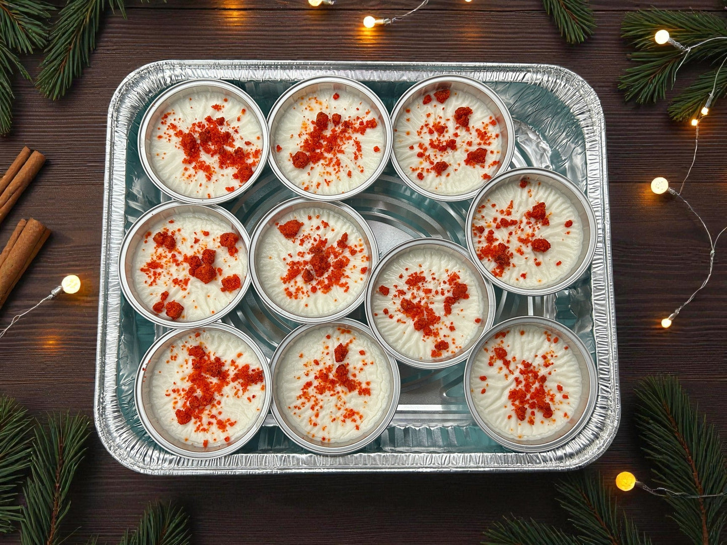 🎄聖誕限定雪花椰香布甸杯，每盤10件滑溜椰香布甸配雪花糖霜點綴，juicy 清新冰涼甜品，適合冬季分享。