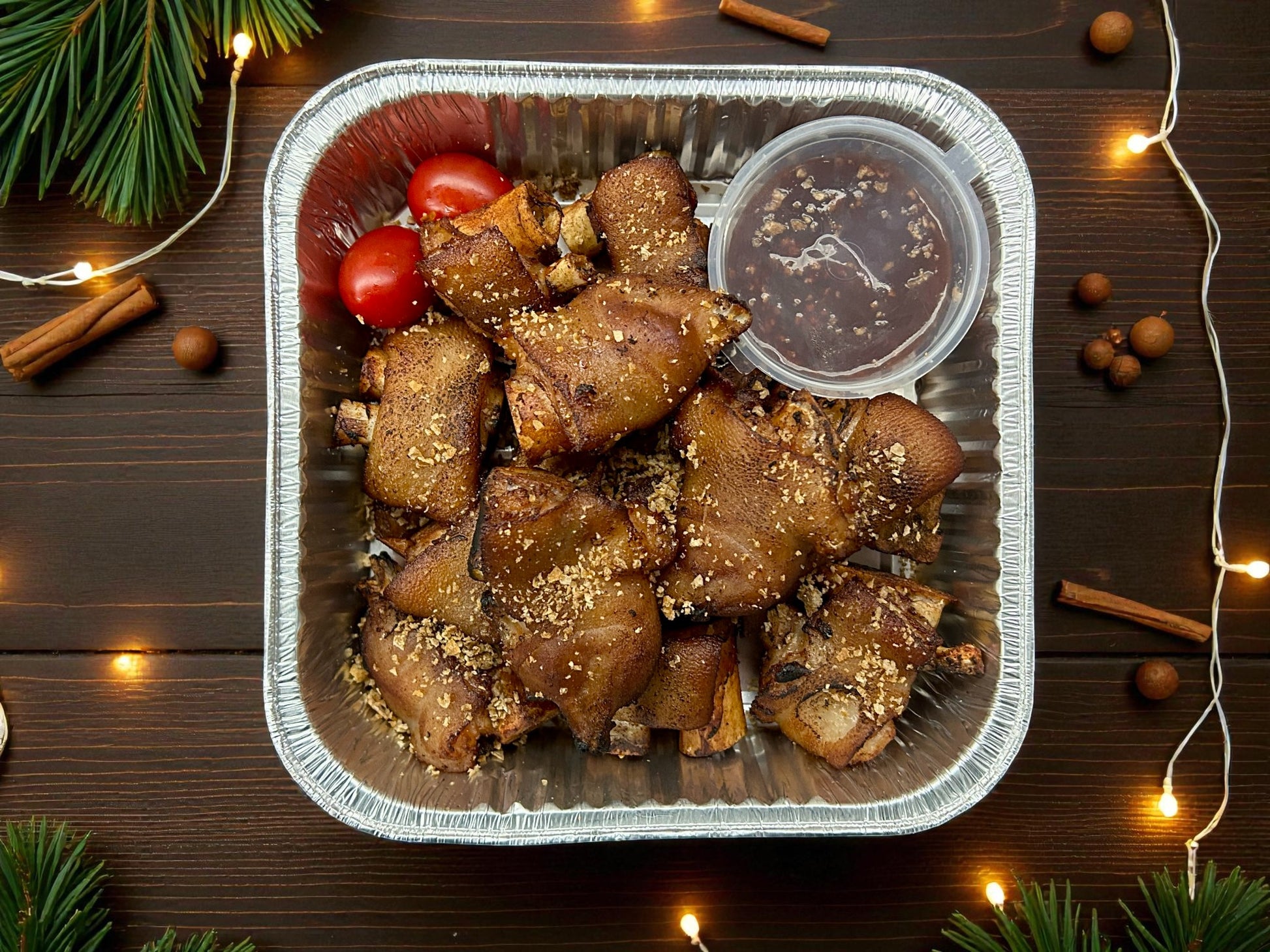 🎄聖誕限定冬日黑啤炸豬手，約2磅金黃脆皮豬手用黑啤裹粉炸製，juicy 嫩滑熱騰騰小食，適合冬季分享。