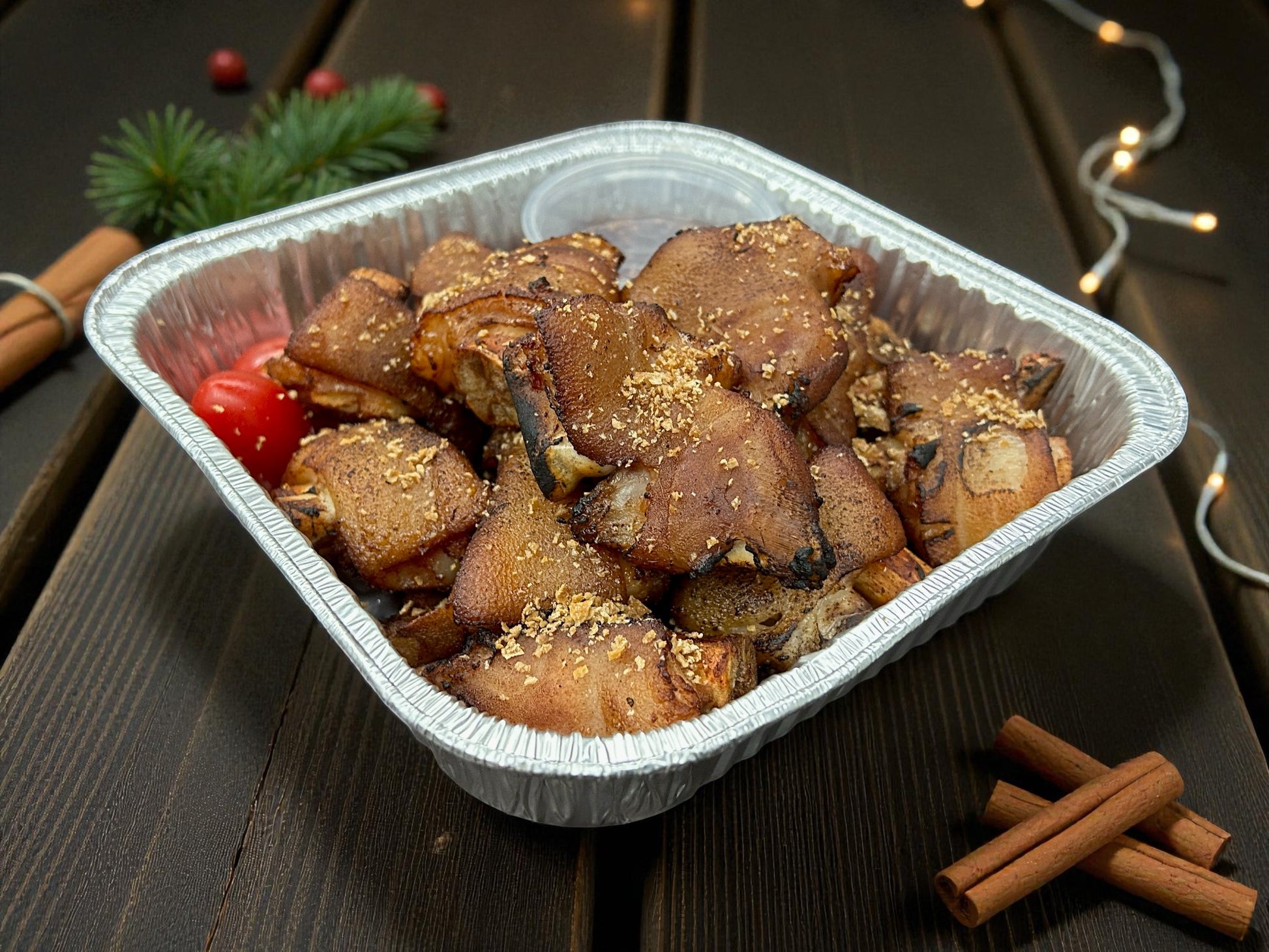 🎄聖誕限定冬日黑啤炸豬手，約2磅金黃脆皮豬手用黑啤裹粉炸製，juicy 嫩滑熱騰騰小食，適合冬季分享。