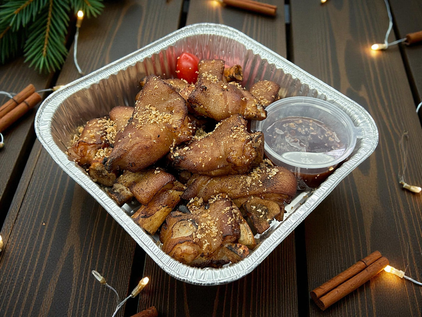 🎄聖誕限定冬日黑啤炸豬手，約2磅金黃脆皮豬手用黑啤裹粉炸製，juicy 嫩滑熱騰騰小食，適合冬季分享。