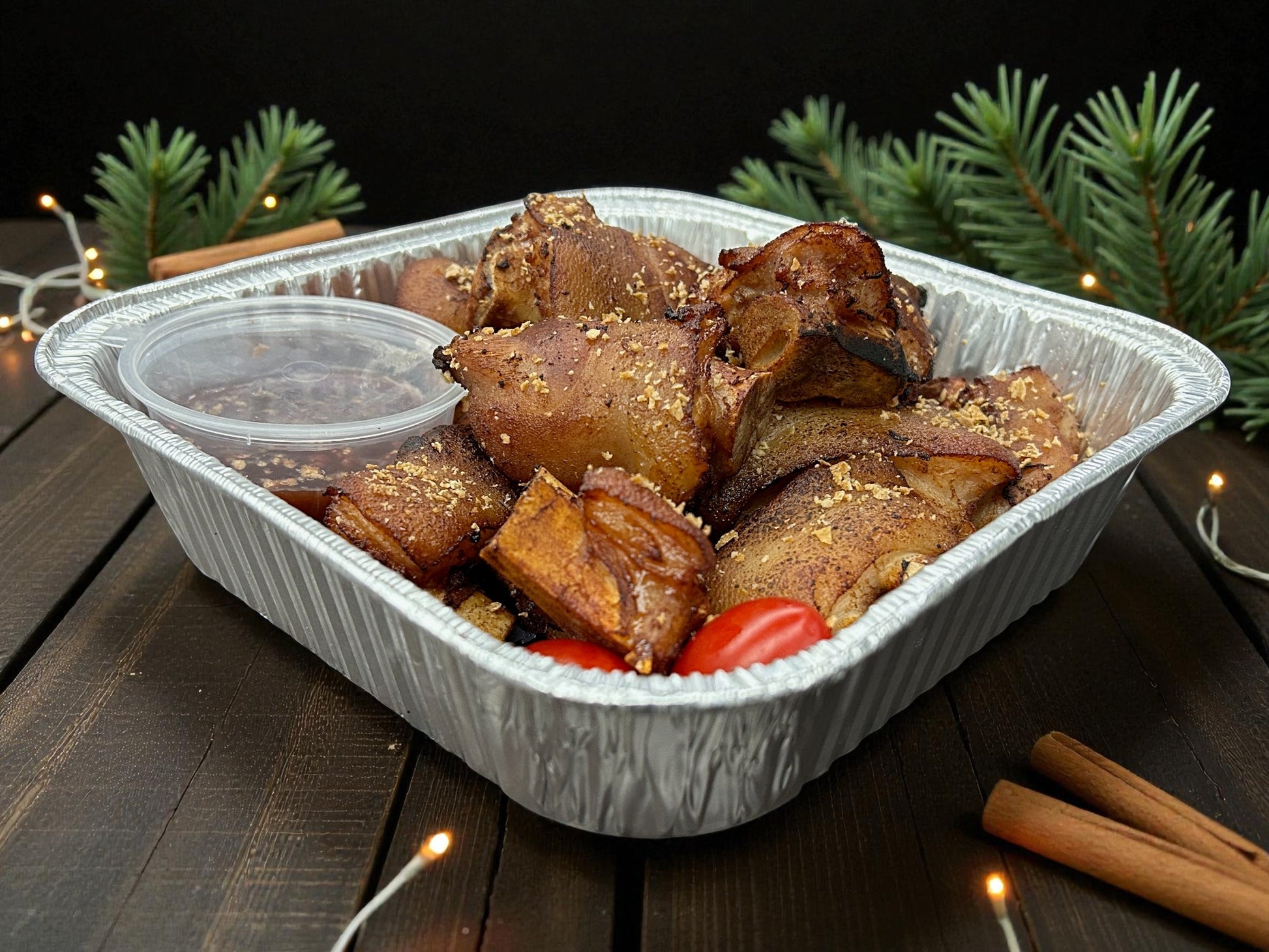 🎄聖誕限定冬日黑啤炸豬手，約2磅金黃脆皮豬手用黑啤裹粉炸製，juicy 嫩滑熱騰騰小食，適合冬季分享。