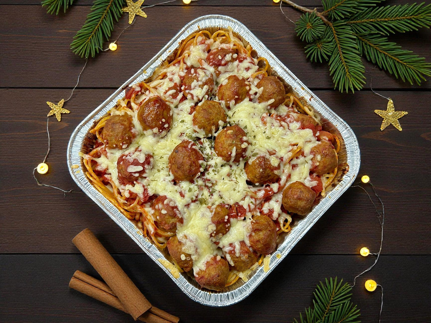 🎄聖誕限定經典義式肉丸車厘茄意粉，約2磅嫩滑肉丸配新鮮車厘茄意粉及香草醬汁，juicy 香濃熱騰騰小食，適合冬季分享。